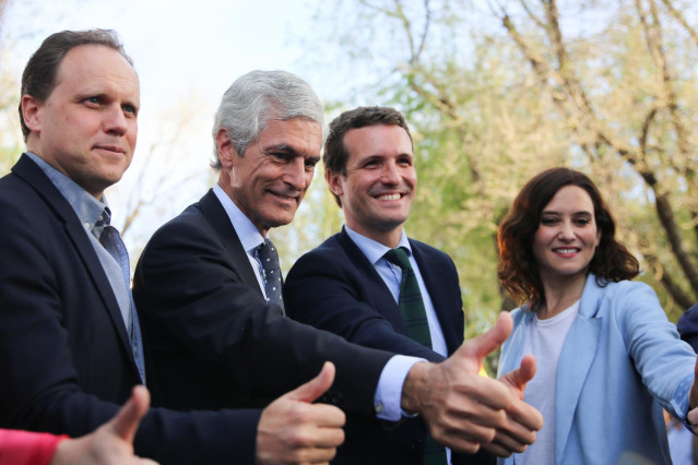 (i-d) El candidato del PP por Madrid al Congreso, Daniel Lacalle;  el número dos del PP por Madrid, Adolfo Suárez Illana; el presidente del PP, Pablo Casado;  la candidata del PP a la Presidencia de la Comunidad de Madrid, Isabel Díaz Ayuso; en un acto de
