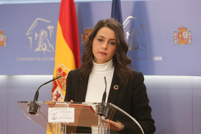 La portavoz de Ciudadanos en el Congreso, Inés Arrimadas, en rueda de prensa en la Cámara Baja.