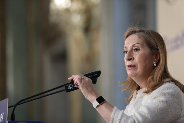 La número dos de la lista del PP por Madrid, Ana Pastor, participa en un desayuno informativo del Fórum Europa, en Madrid (España), a 6 de noviembre de 2019.