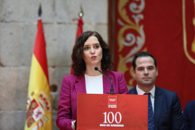 La presidenta de la Comunidad de Madrid, Isabel Díaz Ayuso acompañada por el vicepresidente, consejero de Deportes, Transparencia y Portavoz, Ignacio Aguado presenta  el balance de los primeros 100 días del Gobierno regional en la Real Casa de Correos, en