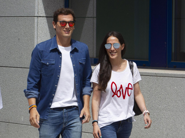 Albert Rivera y Malú en Móstoles (Madrid).