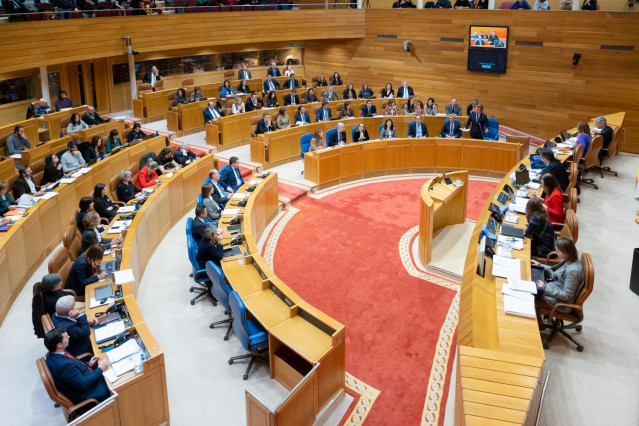 Pleno en el Parlamento gallego.
