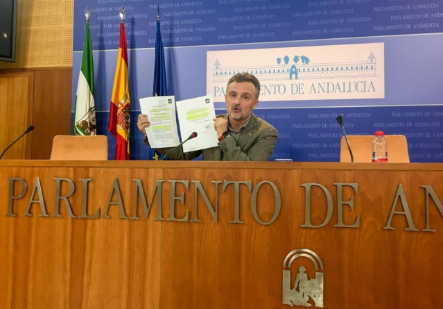 El portavoz parlamentario del PSOE-A, José Fiscal, en rueda de prensa.