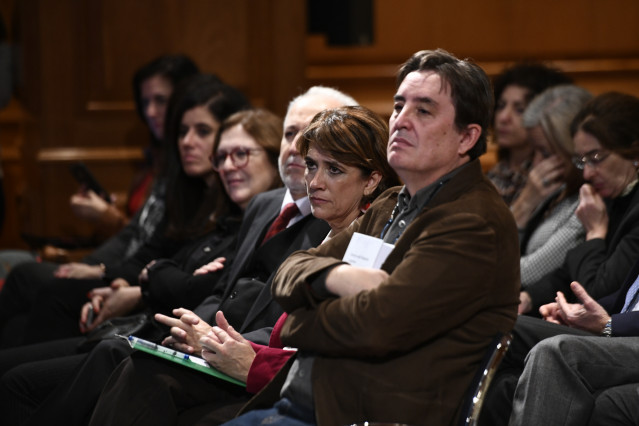 El director del Intituto Cervantes, Luis García Montero y la ministra de Justicia en funciones, Dolores Delgado en la presentación del libro ` Derecho Penal Franquista y represión de la homosexualidad'.