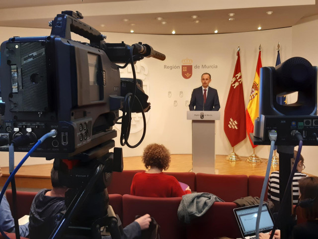 El consejero de Presidencia y Hacienda, Javier Celdrán, en la rueda de prensa