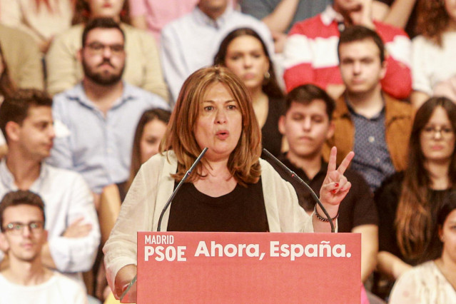 La alcaldesa de Alcorcón, Natalia de Andrés, interviene durante un acto de la precampaña socialista, en Alcorcón (Madrid/España) a 13 de octubre de 2019.