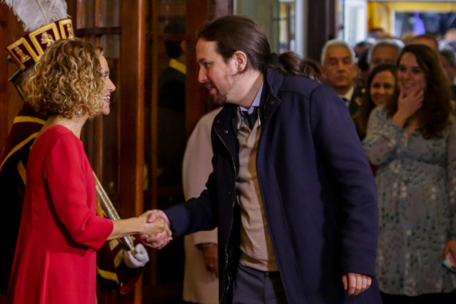 Meritxell Batet y Pablo Iglesias se saludan en el acto de Conmemoración del Día de la Constitución en el Congreso de los Diputados, en Madrid (España) a 6 de diciembre de 2019.