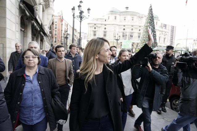 Cayetana Álvarez de Toledo saluda durante un acto público de Libres e Iguales en Bilbao (Euskadi/España) a 6 de diciembre de 2019.