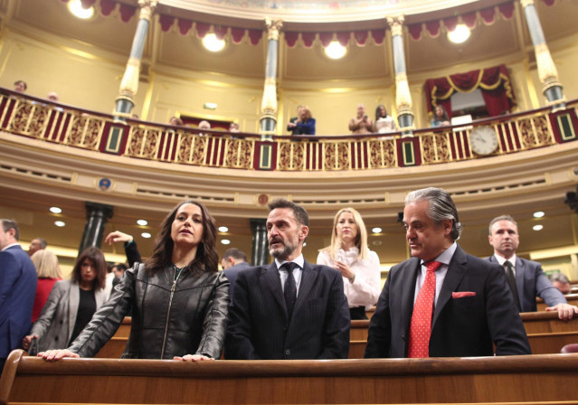 La portavoz de Ciudadanos en el Congreso, Inés Arrimadas, junto a Edmundo Bal y Marcos de Quinto en el hemiciclo.