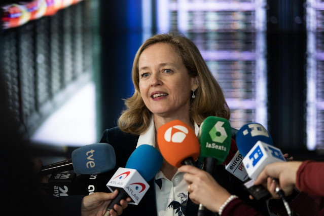 La ministra de Economía en funciones, Nadia Calviño ofrece declaraciones a los medios de comunicación después de visitar las instalaciones del Barcelona Supercomputing Center, en Barcelona (España), a 2 de diciembre de 2019.
