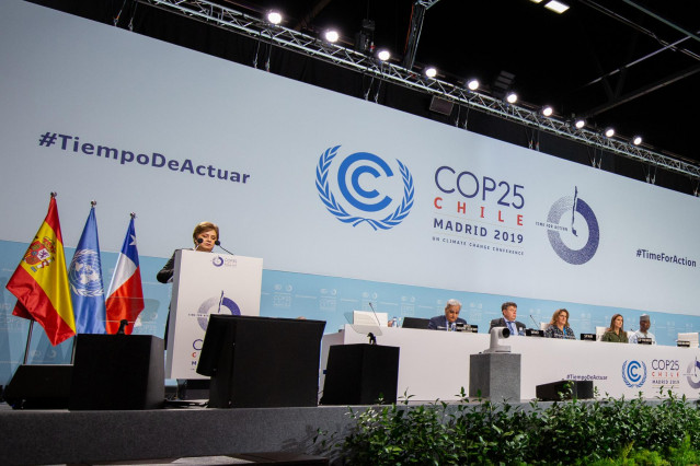 HANDOUT - 10 December 2019, Spain, Madrid: UN Climate Change Executive Secretary Patricia Espinosa (L) speaks at an event during the UN Climate Change Conference (COP25) at the Madrid Fair (IFEMA). Photo: James Dowson/UNFCCC/dpa - ATTENTION: editorial use