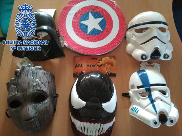 Imagen de las caretas de personajes de películas de Star Wras o Marvel.