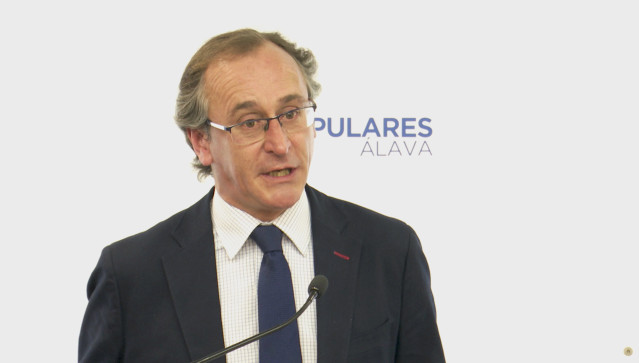 El presidente del PP vasco, Alfonso Alonso, durante su intervención en rueda de prensa