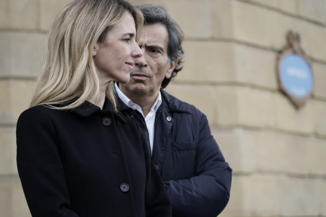 la portavoz del PP en el Congreso, Cayetana Álvarez de Toledo, y el periodista, Arcadi Espada, asisten a un acto público de Libres e Iguales en Bilbao (Euskadi/España) a 6 de diciembre de 2019.