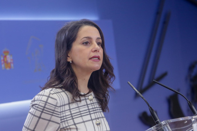 La portavoz de Ciudadanos (Cs) en la Cámara Baja, Inés Arrimadas, ofrece una rueda de prensa en el Congreso de los Diputados tras su ronda de consultas con el Rey
