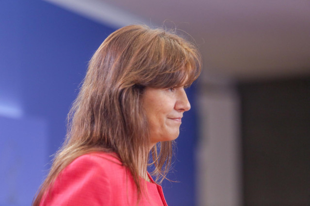 La portavoz del Grupo Junts per Catalunya en el Congreso de los Diputados, Laura Borràs, ofrece una rueda de prensa en el Congreso de los Diputados tras su consulta con el Rey