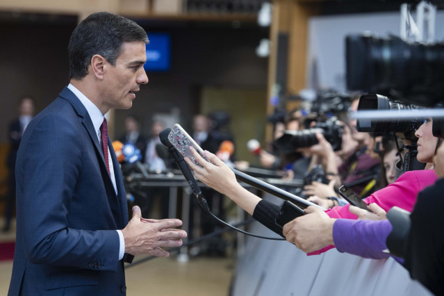 Pedro Sánchez atiende a los medios en Bruselas