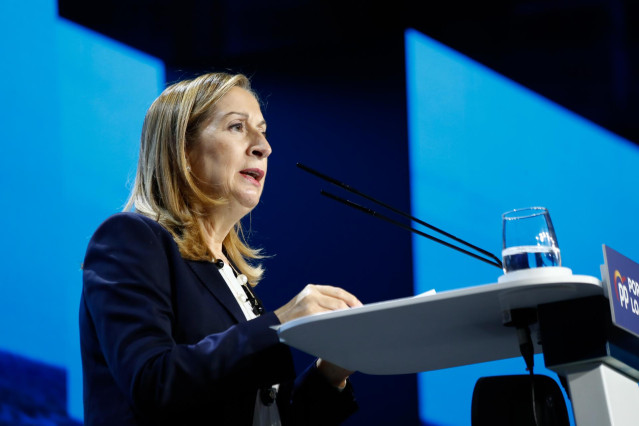 La candidata al Congreso por Madrid, Ana Pastor, durante el  cierre de campaña electoral del Partido Popular en Madrid, a 8 de noviembre de 2019.