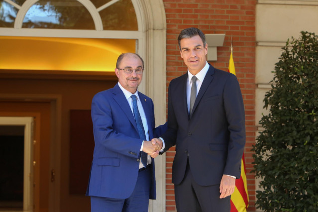 El presidente del Gobierno, Pedro Sánchez, se reúne con el presidente del Gobierno de Aragón, Javier Lambán.