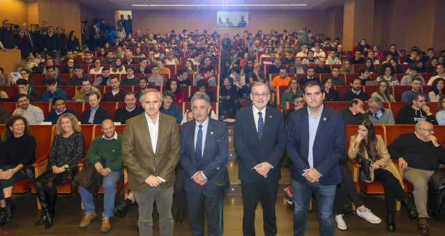 El presidente de Cantabria, Miguel Ángel Revilla, y el rector, Angel Pazos, cierran el programa de actividades organizados con motivo de la COP25 en Cantabria