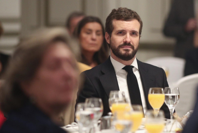 El presidente del Partido Popular, Pablo Casado, asiste al Desayuno Informativo de Europa Press protagonizado por el vicepresidente del Banco Central Europeo, Luis de Guindos, en el Hotel Palace de Madrid (España), a 13 de diciembre de 2019.