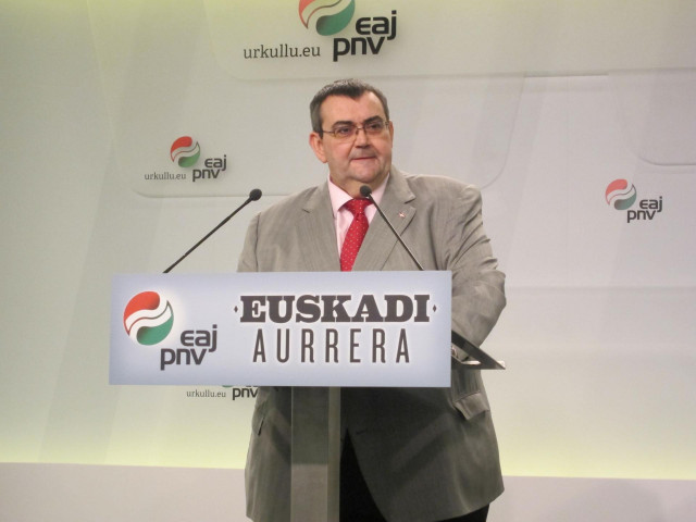 El responsable de política institucional del PNV, Koldo Mediavilla, en una rueda de prensa en Bilbao