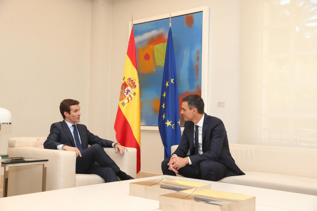 Pedro Sánchez se reúne con Pablo Casado en La Moncloa