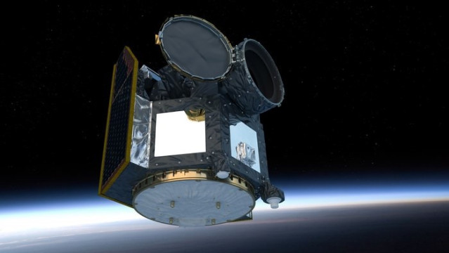 Impresión artística del satélite Cheops en órbita sobre la Tierra