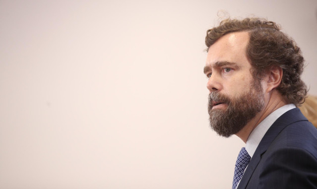 El portavoz del Vox en el Congreso, Iván Espinosa de los Monteros en rueda de prensa en el Congreso de los Diputados, en Madrid (España), a 16 de diciembre de 2019.
