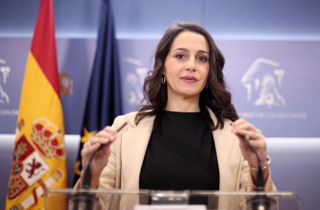 La portavoz de Ciudadanos en el Congreso, Inés Arrimadas, en rueda de prensa en la Cámara Baja