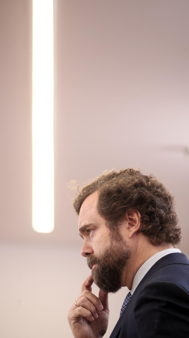 El portavoz del Vox en el Congreso, Iván Espinosa de los Monteros en rueda de prensa en el Congreso de los Diputados