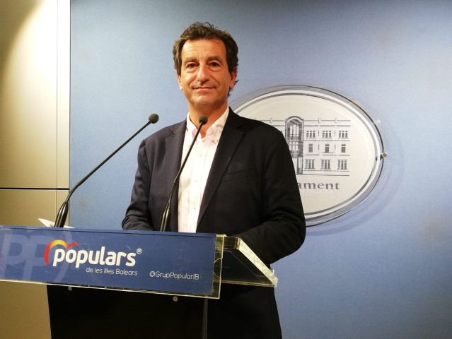 El presidente del PP y portavoz del GPP en el Parlament balear, Biel Company, en rueda de prensa.