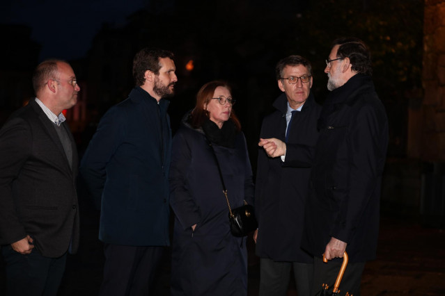 El presidente del PP, Pablo Casado; la mujer de Mariano Rajoy, Elvira Fernández Balboa; el presidente de la Xunta de Galicia, Alberto Núñez Feijóo; y el expresidente del Gobierno Mariano Rajoy, acuden al funeral de Mercedes Rajoy Brey