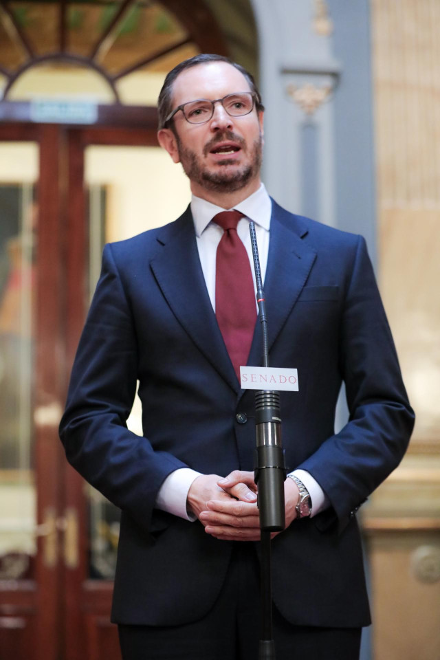 El portavoz del PP en el Senado, Javier Maroto, en rueda de prensa.