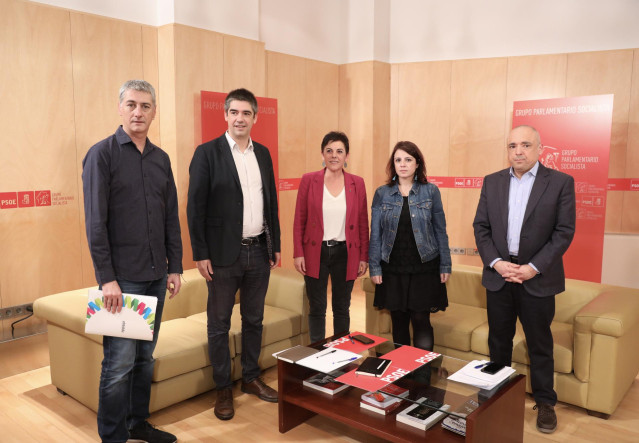 Reunión de parlamentarios de EH Bildu y PSOE en el Congreso de los Diputados