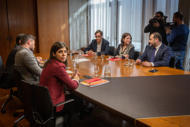 Reunión entre delegaciones del PSOE y de ERC para la investidura de Pedro Sánchez
