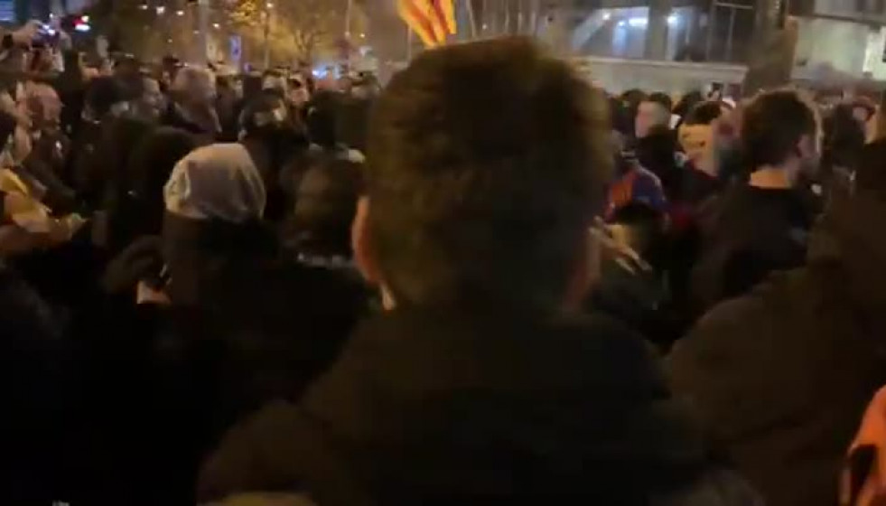 PeleamultitudinariaentreBoixosNoiseindependentistasalaspuertasdelCampNou