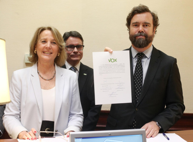 La diputada de VOX, Lourdes Méndez-Monasterio y el portavoz de VOX en el Congreso, Iván Espinosa de los Monteros, presentan en el Congreso una Proposición No de Ley relativa al Trasvase Tajo-Segura