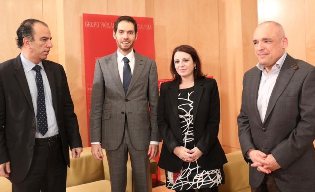 Reunión del PSOE con los diputados de UPN en el Congreso