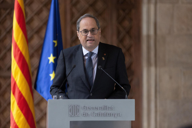 El presidente catalán, Quim Torra, durante su comparecencia  en el Palau de la Generalitat para valorar la inhabilitación a la que ha sido condenado este jueves por el Tribunal Superior de Justicia de Cataluña por en Barcelona (Catalunya, España), a 19 de