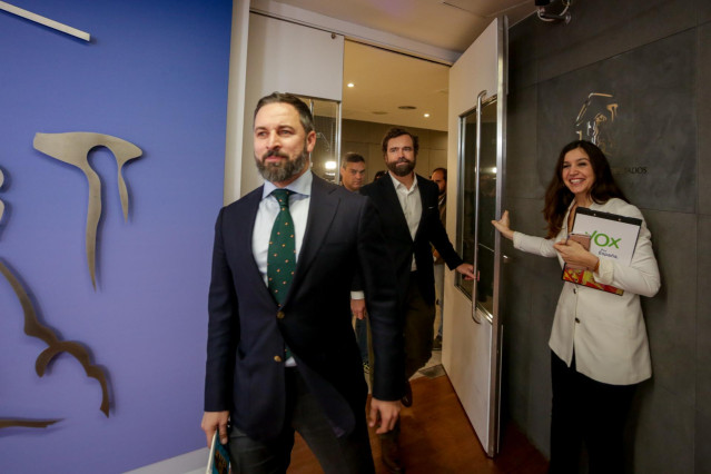 El presidente de Vox, Santiago Abascal, se dirige a ofrecer una rueda de prensa en el Congreso de los Diputados el pasado 11 de diciembre