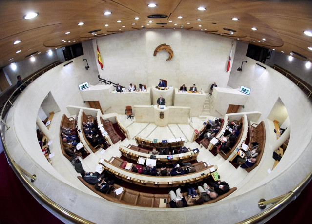 Vista general de la sesión plenaria en el Parlamento de Cantabria para la aprobación de los Presupuestos de 2020, en Santander (España), a 19 de diciembre de 2019.