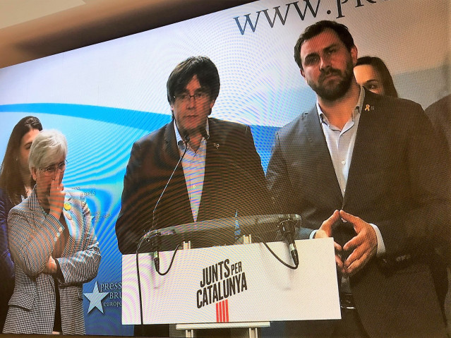Clara Ponsatí, Carles Puigdemont i Toni Comín (JxCat) en videoconferència