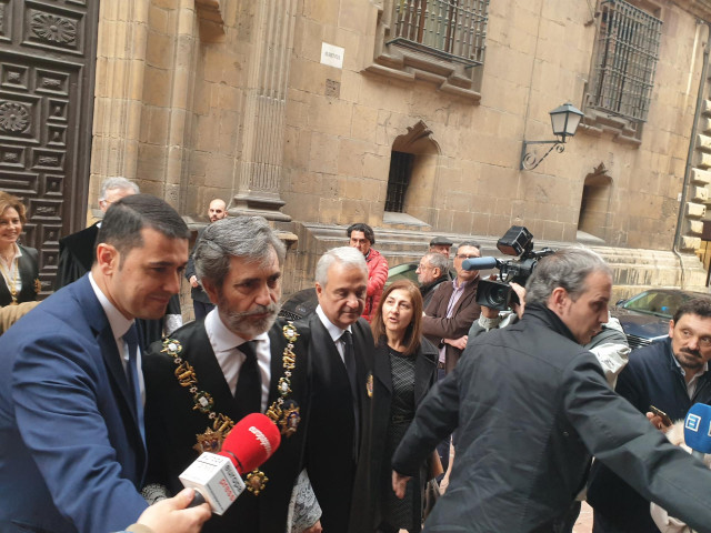 El presidente del Tribunal Supremo de España y del Consejo General del Poder Judicial, Carlos Lesmes, a su llegada al Tribunal Superior de Justicia de Asturias