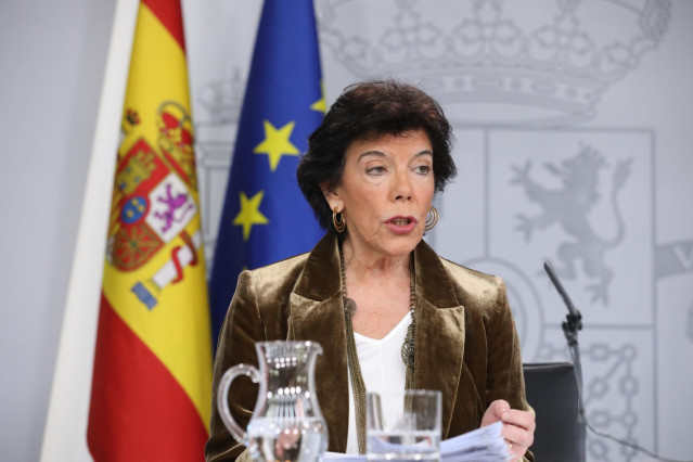 La portavoz y ministra de Educación funciones, Isabel Celaá, durante la rueda de prensa tras el Consejo de Ministros en La Moncloa, Madrid (España), a 20 de diciembre de 2019.