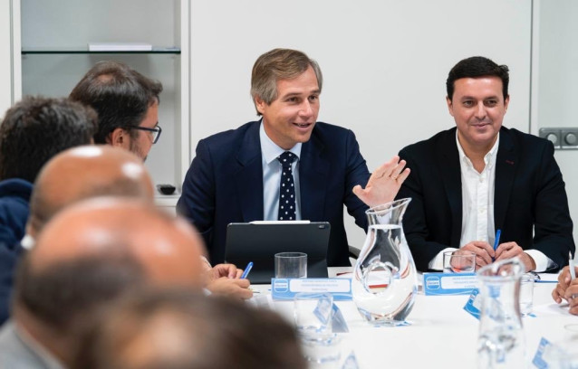 Reunió del vicesecretari de Política Terroritorial, Antonio González Terol, amb el responsable de Política Provincial del PP, Javier Aureliano García, a la seu del PP.  Hi assisteixen els presidents de Diputació del PP.