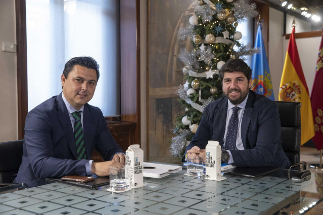 El presidente de la Comunidad, Fernando López Miras, con el alcalde de San Javier, José Miguel Luengo