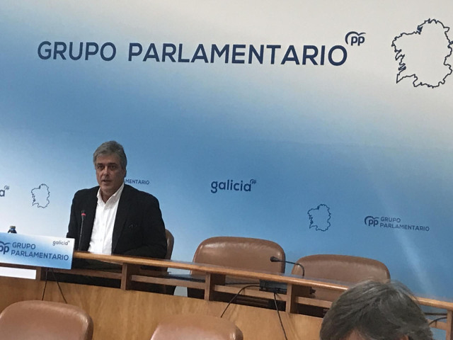 El portavoz parlamentario del PPdeG, Pedro Puy, en la rueda de prensa
