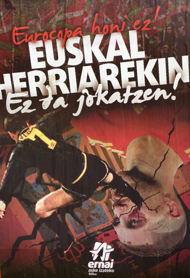 Cartel colgado en Bilbao contra la celebración de la Eurocopa de fútbol en Bilbao
