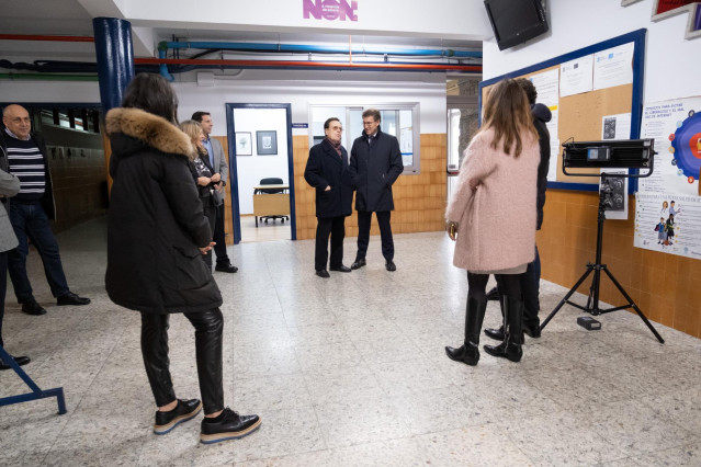 El presidente de la Xunta, Alberto Núñez Feijóo, durante su mensaje de Fin de Año en el IES Blanco Amor